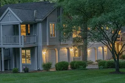 Image de Culver/ Lake Maxinkuckee East Shore family home, Beautiful sunset views!