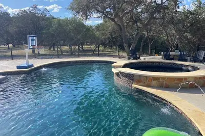 Image de Big Cinchin' @ Frio Premier Rental Homes