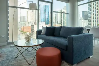 Image de Kasa | Bright & Airy 2 Bd + Fast Wifi | River North Chicago