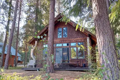 Crazy Squirrels Cabin - 1st floor with one bedroom