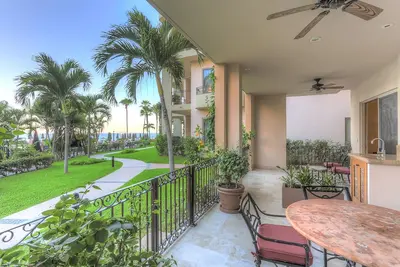 Image de Gorgeous Views - Steps To The Pool - Oceanfront - Luxuriously Decorated - 3104