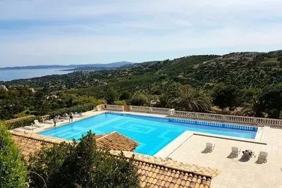 Image de Superbe Appartement En Rez De Jardin De 35 m² Avec Terrasse Arboree Et Cloturee