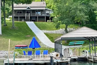 Image de Terrace Cove: 4br/2b Lakefront house with private dock and covered slip!