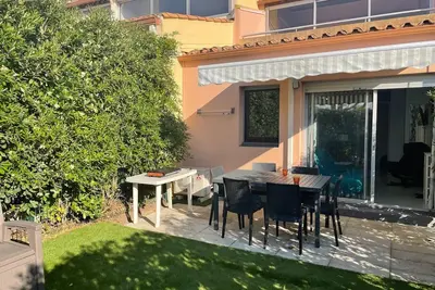 Image de Appartement T2 + Cabine 30m² + Rez-Jardin 30m² Plages\/Parking\/Climatisation