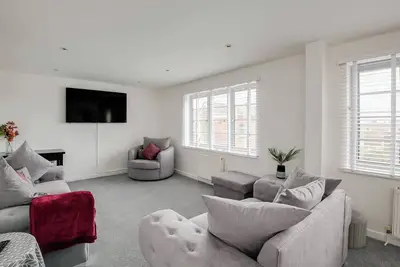 Image de Spacious three bedroom top floor flat with amazing views