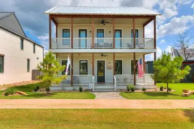 Image de Carlton Landing- Beautiful new home on Redbud