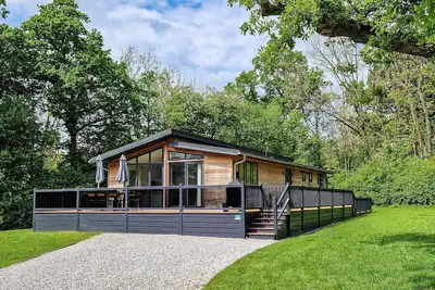 Image de Cedar Lodge | sleeps 8 - Hot Tub, Dog Friendly - 5* Gold Award