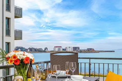 Image de \"Hamptons\" Baltic Sea vacation with a 3-minute walk to the beach, fireplace and water view