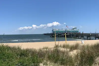 Image de Cozy Historic Beach House only Steps Away from Beach and Fishing Pier!