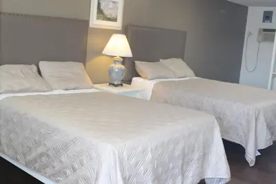 Image de Room #3 Double Beds sleep up to 4 People
