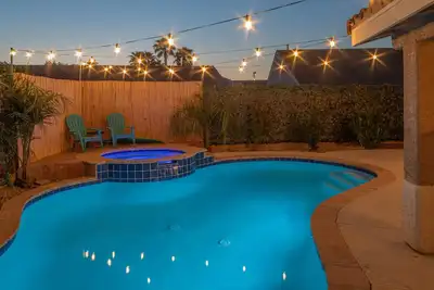 Image de Good Vibes off the strip, 5br with 2 King Beds + Pool