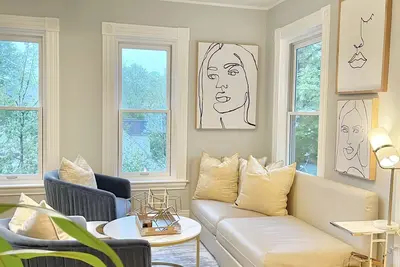 Image de Beautiful Renovated Castle 5Bedrooms 2bath near Boston