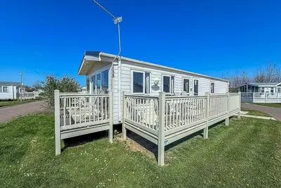 Image de Beautiful caravan with decking at California Cliffs in Scratby ref 50052l