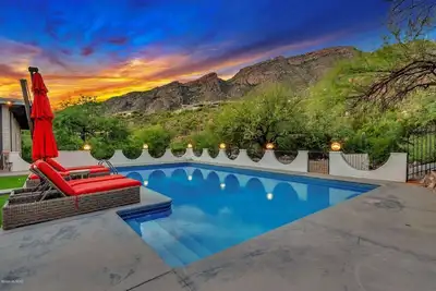 Image de Dreamy Mid-Century Desert Oasis- Views for Days