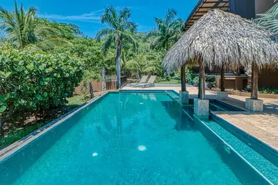 Image de Stunning Coastal Oasis Near the Beach W\/ Shared Pool, Furnished Balcony & WiFi