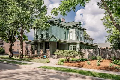 Image de Entire Victorian Mansion - Near Main St & Farmer’s Mkt - Sleeps12