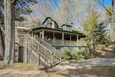 Image de Calming Cottage on the River W/ Furnished Porch, Lofted Layout & Ideal Location