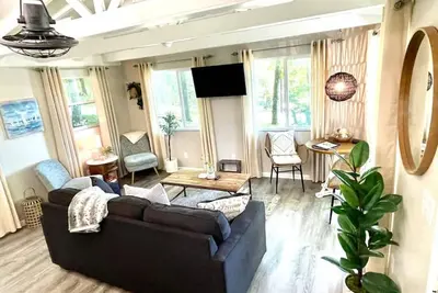 Image de Cutest Cozy Getaway Cottage w/ Sunset Lakeview