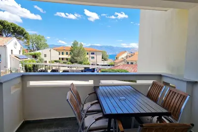 Image de Appartement de deux chambres avec la terrasse Baska, Krk (A-18775-c)