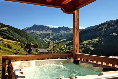 Image de Chalet De Charme, Vue Montagne Et Pistes De Ski Jacuzzi Hammam Sauna Et Babyfoot
