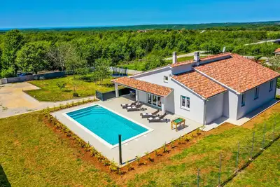 Image de Brand new villa with private pool and beautiful enclosed garden