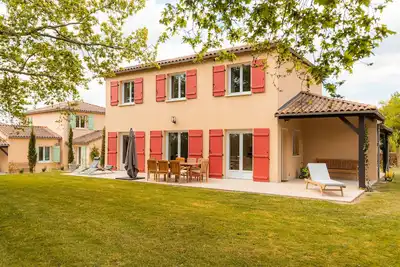 Image de Villa pour 8 personnes, lumineuse, moderne et confortable