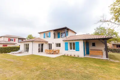 Image de Villa pour 8 personnes, Lumineuse, moderne et confortable