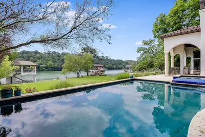 Image de Above Autograph I New Remodel | Lakefront Lake Austin | Pool&Spa | Theater