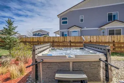 Image de 4br|Hot Tub Pool Table, Ping Pong, Foosball!