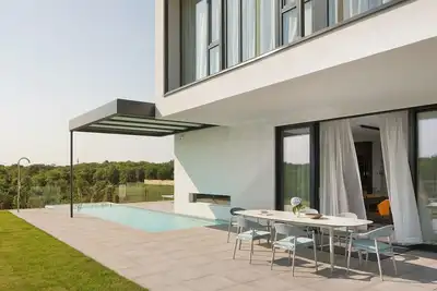 Image de Modern Villa Noble 2 with a swimming pool