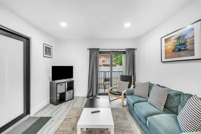 Image de West Brickell #2 Renovated 2/1 Apt + Parking