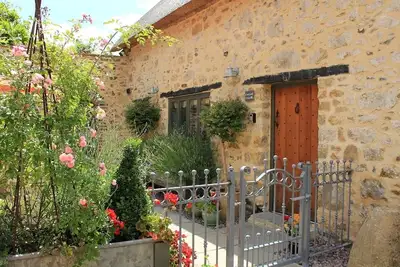 Courtyard Cottage Luxury Thatched Home Sleeps 4  (Pet Friendly) Near Gastro Pub