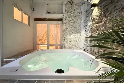 Image de 3br old City Amazing House Wifi Jacuzzi Hottub A/C