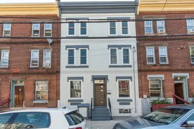 Image de Luxury 3br, 2 Bath, Pvt. Deck, Free Park. Sleeps 8, Free Park, Walk To Penn.