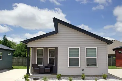 Image de Tiny Home near Mtb Trails, Wal-Mart Hq, Sleeps 6+