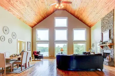 Image de Gorgeous Huge Family Lake House Getaway -- Less than 2 hours from Atlanta!