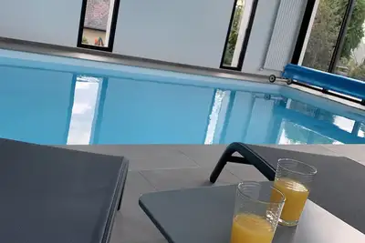 Image de Combrit, sainte Marine grande villa avec piscine intérieur.