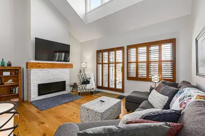 Image de Top Location 3 Bdrm, Private Sauna, Mountain Views