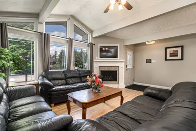 Image de D@home Entire house by Glenmore Reservoir/Heritage Park/chinook center