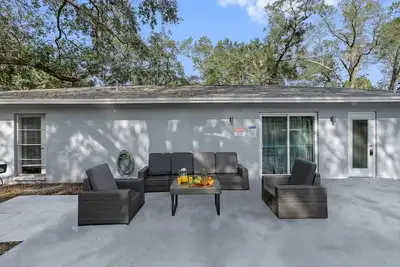 Image de Breathtaking & Renovated Tampa Heated Pool House