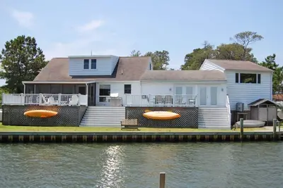 Image de Casa dell' Isola-Canalfront w/ Pool Table, Fire Pit, Kayaks & Paddleboards