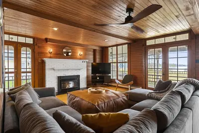 Image de Mid Century Cottage with Crooked Lake Views!