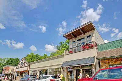 Image de Lux Loft in Dt + Walk to everything + Carport + Ev charger