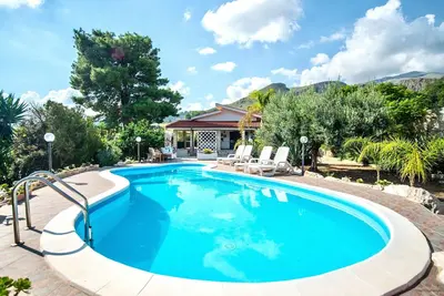 Belle maison de vacances privée avec climatisation, Wifi, piscine privée, Tv, terrasse et parking
