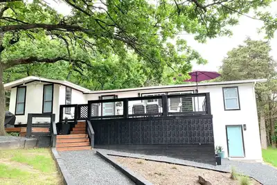 Image de Stylish Texoma Retreat - 5 Min to Boat Ramp on Wooded 1/2 Acre!