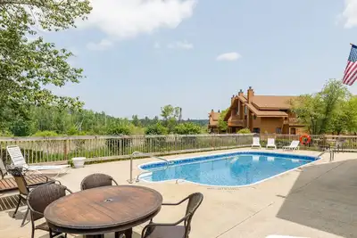 Image de 2 bedroom 2 full baths, Outdoor heated pool, sleeps 6, Near Lakes, Schuss course