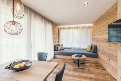 Image de Appartement \"Lichtung Woldererhof Sonnenlicht\" avec vue sur montagne, sauna et balcon