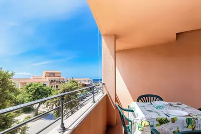 Image de Appartement \"Veranda borgo Isola Rossa\" avec vue sur la mer, climatisation, Wi-Fi et terrasse