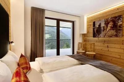 Image de Appartement de vacances \"Archehof Hochzirm Lodge Anna\" avec vue montagne et sauna