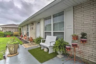 Image de 2 Mi to Tpc Louisiana: Avondale Apt w/ Patio